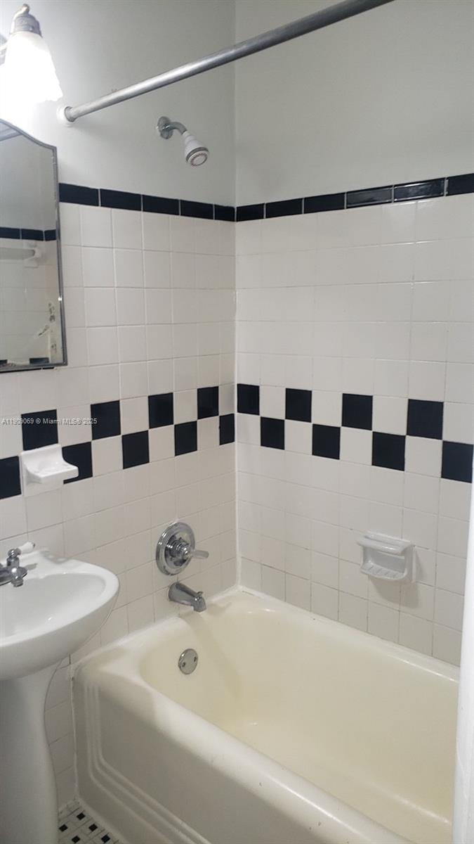 CARMEL VILLAS CONDO - Residential Lease