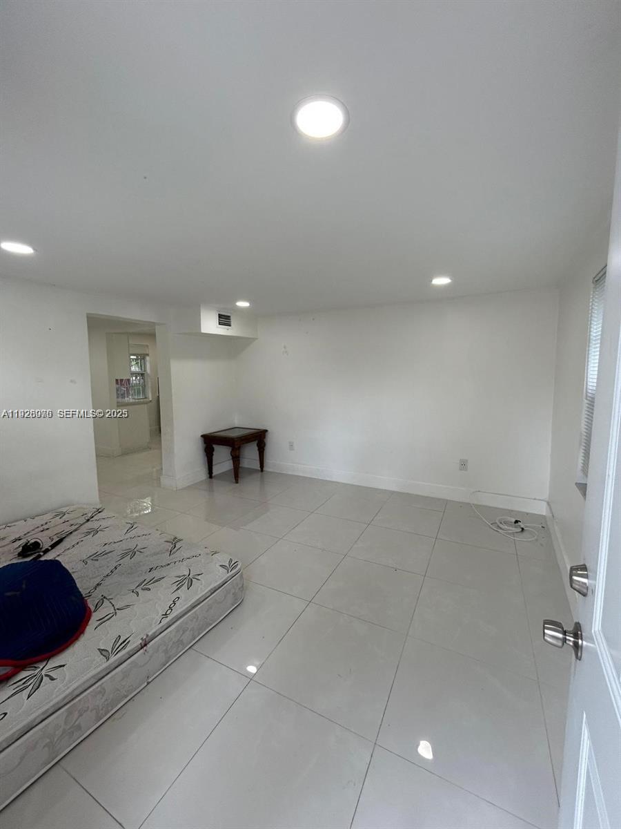 NORTHERN BLVD TRACK - Residential Lease