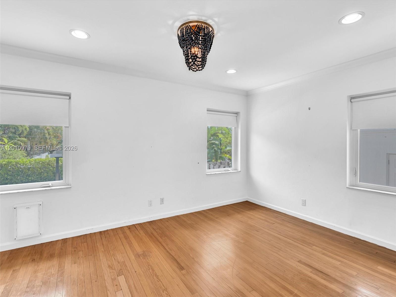 VICTORIA HIGHLANDS - Residential