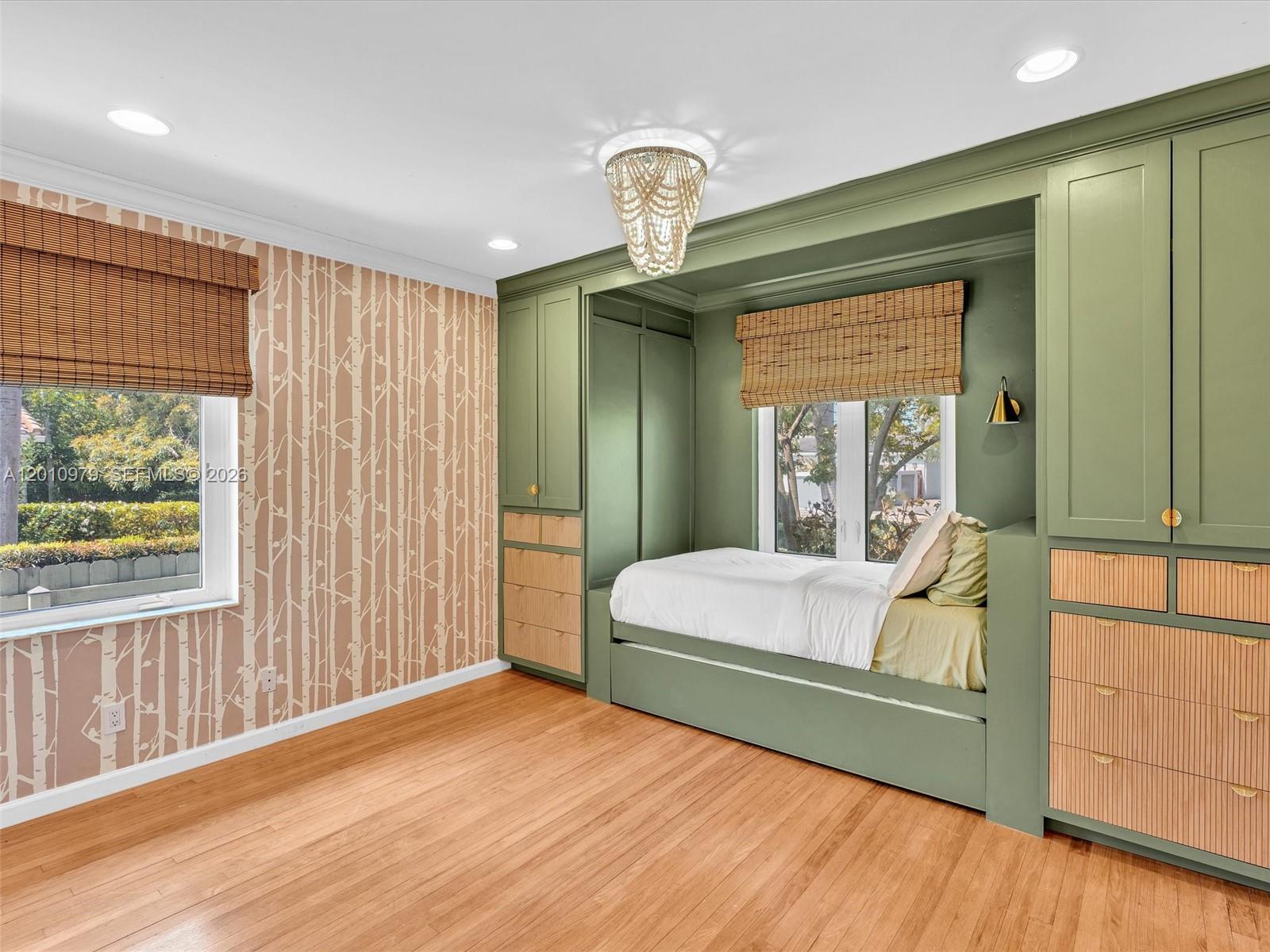 VICTORIA HIGHLANDS - Residential