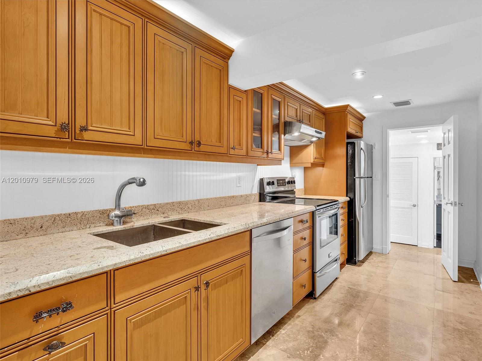 VICTORIA HIGHLANDS - Residential