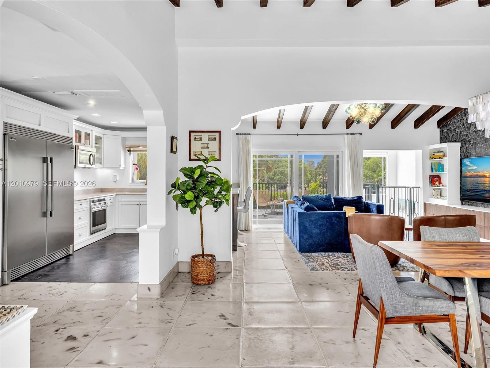 VICTORIA HIGHLANDS - Residential