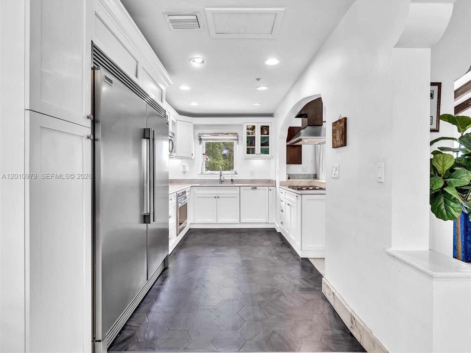 VICTORIA HIGHLANDS - Residential