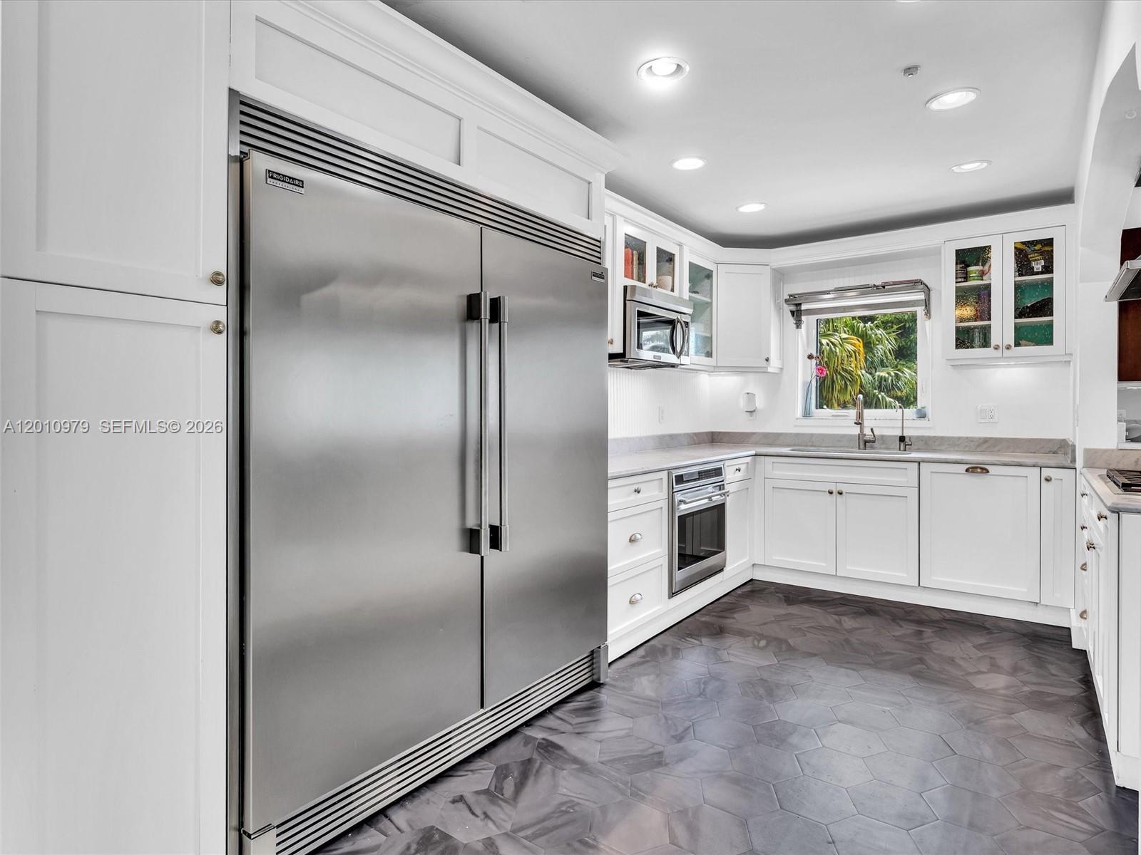 VICTORIA HIGHLANDS - Residential