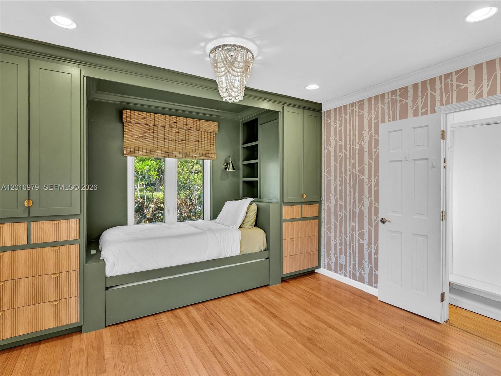 VICTORIA HIGHLANDS - Residential