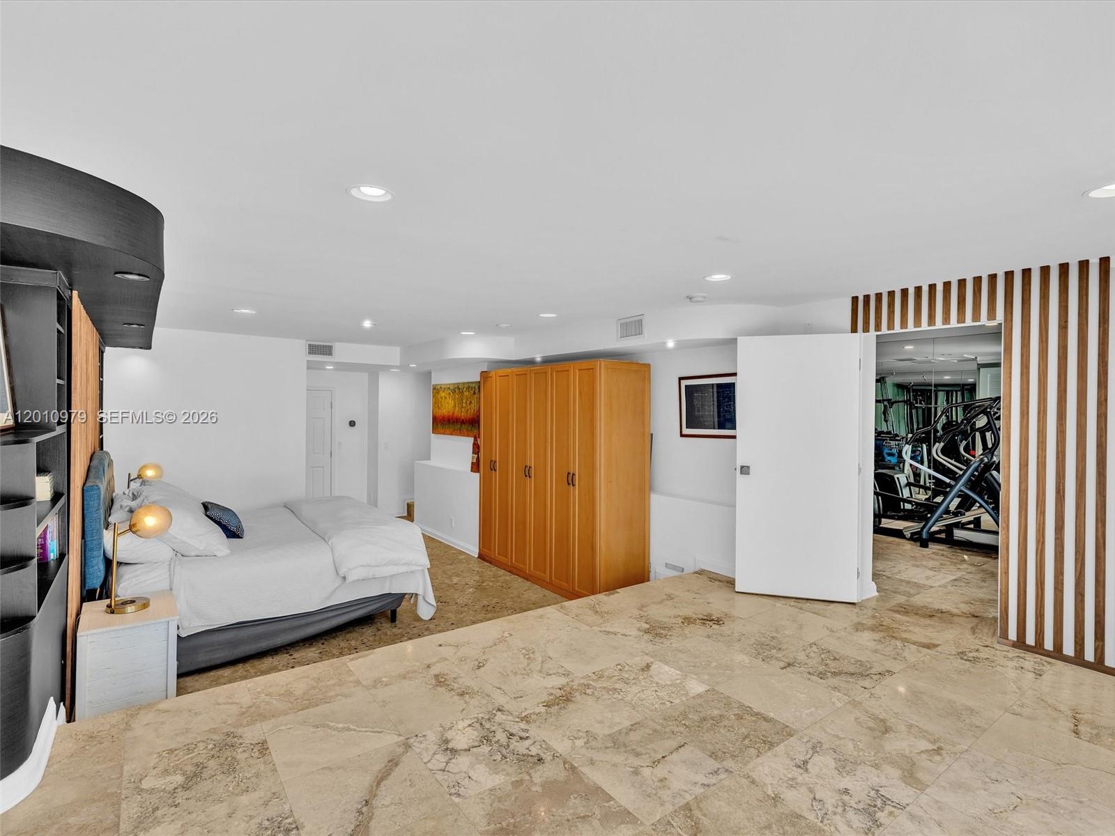 VICTORIA HIGHLANDS - Residential