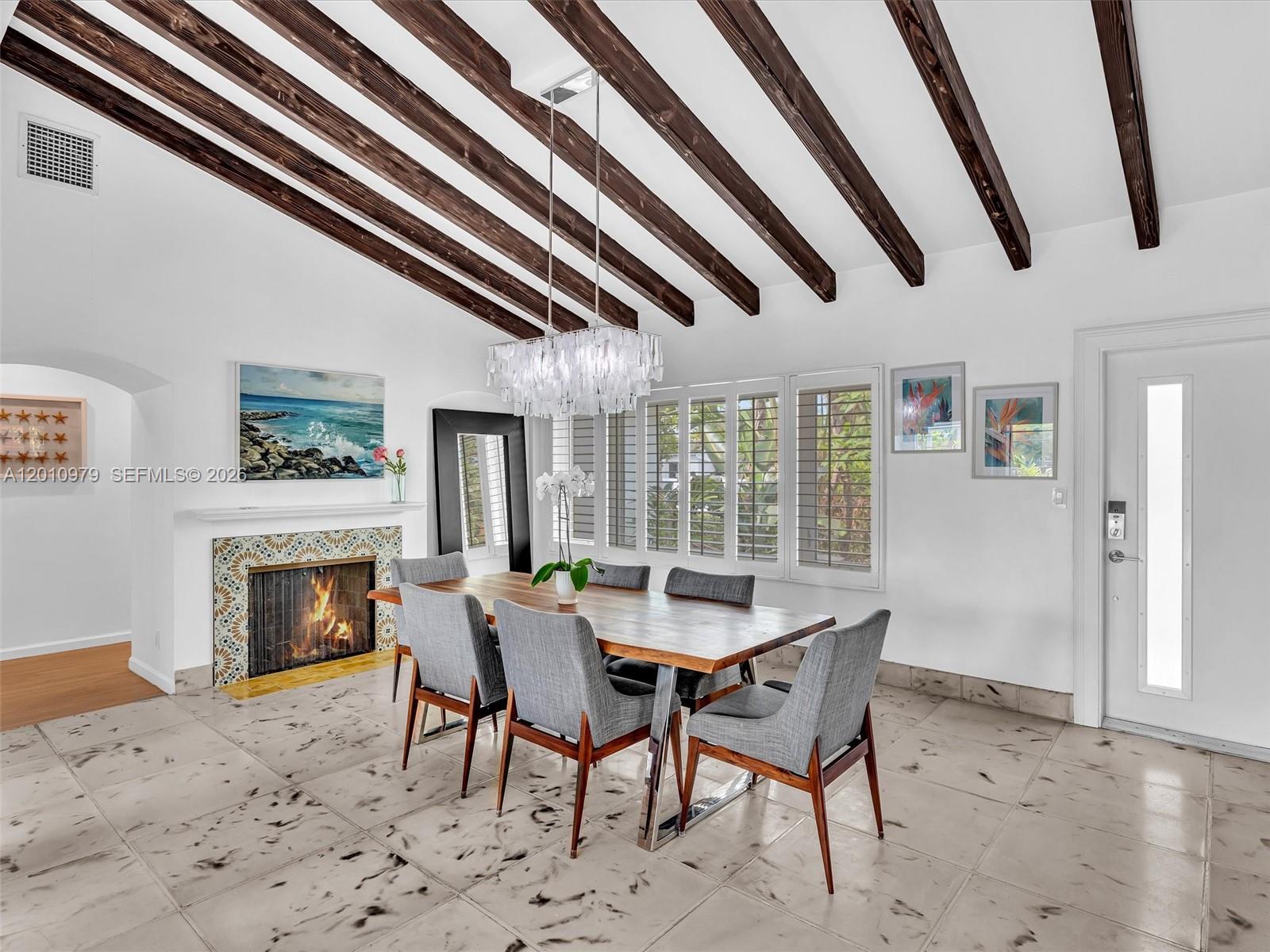 VICTORIA HIGHLANDS - Residential