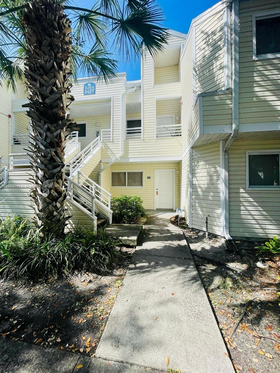 Fully Renovated Lakefront 2BR/2Bath. Beautiful lake view from patio, living room and master bedroom. Split bedrooms, large kitchen with granite countertops, plenty of closets. Full size washer and dryer in the unit. Great 23 acre Lakefront community with resort amenities like Clubhouse, lakefront pool, tennis, gym, BBQ and walk/jog trail, vehicle wash area. Only 5 minutes to I95 and Turnpike, only 20 minutes to beach.