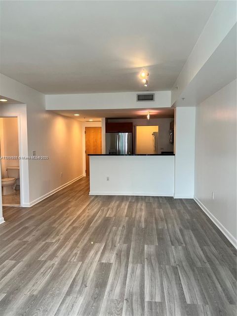 244 Biscayne Blvd 2609 Miami FL 33132