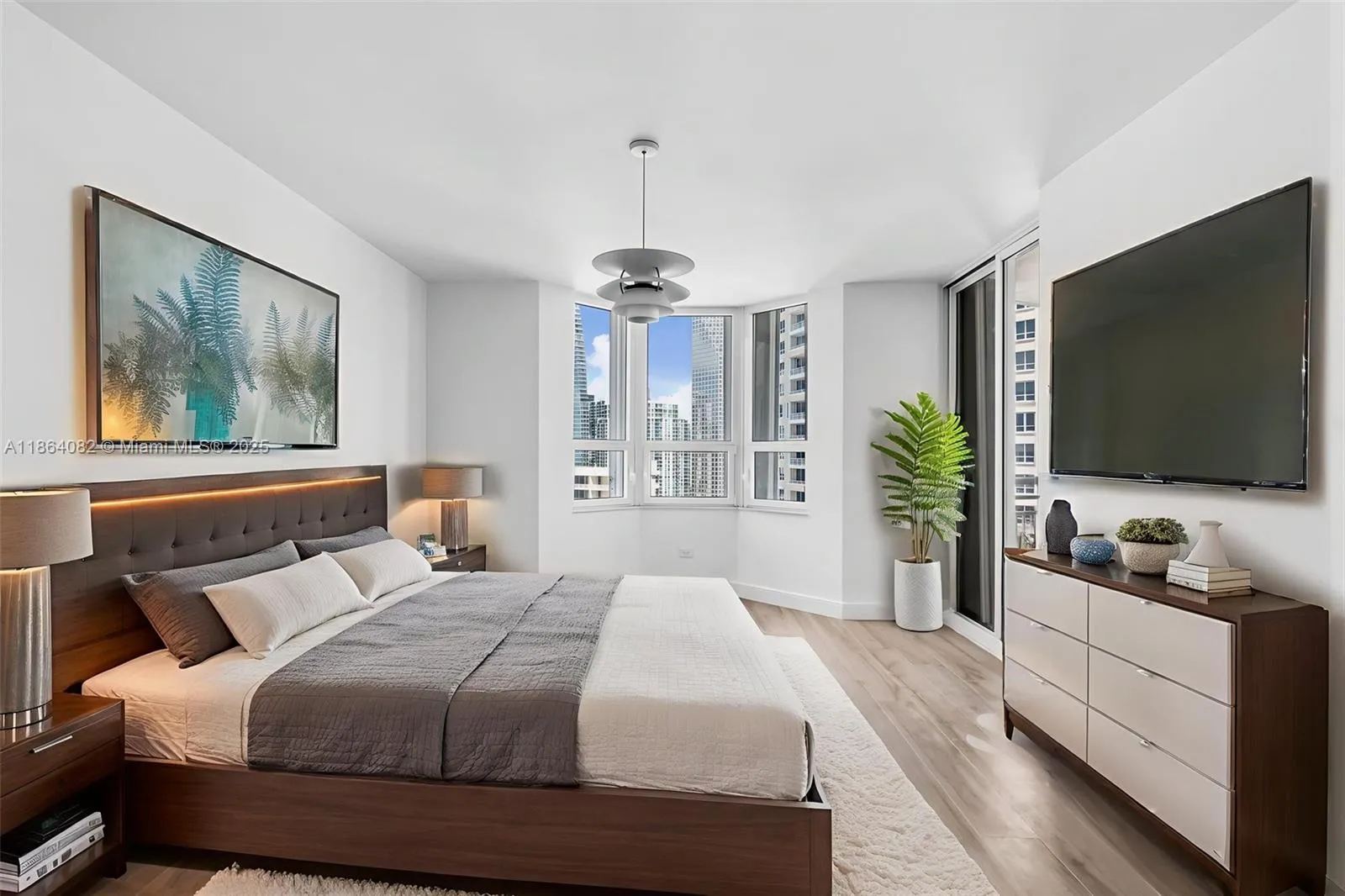 Miami, Florida 33131, United States, 2 Bedrooms Bedrooms, ,3 BathroomsBathrooms,Residential,Active,197939