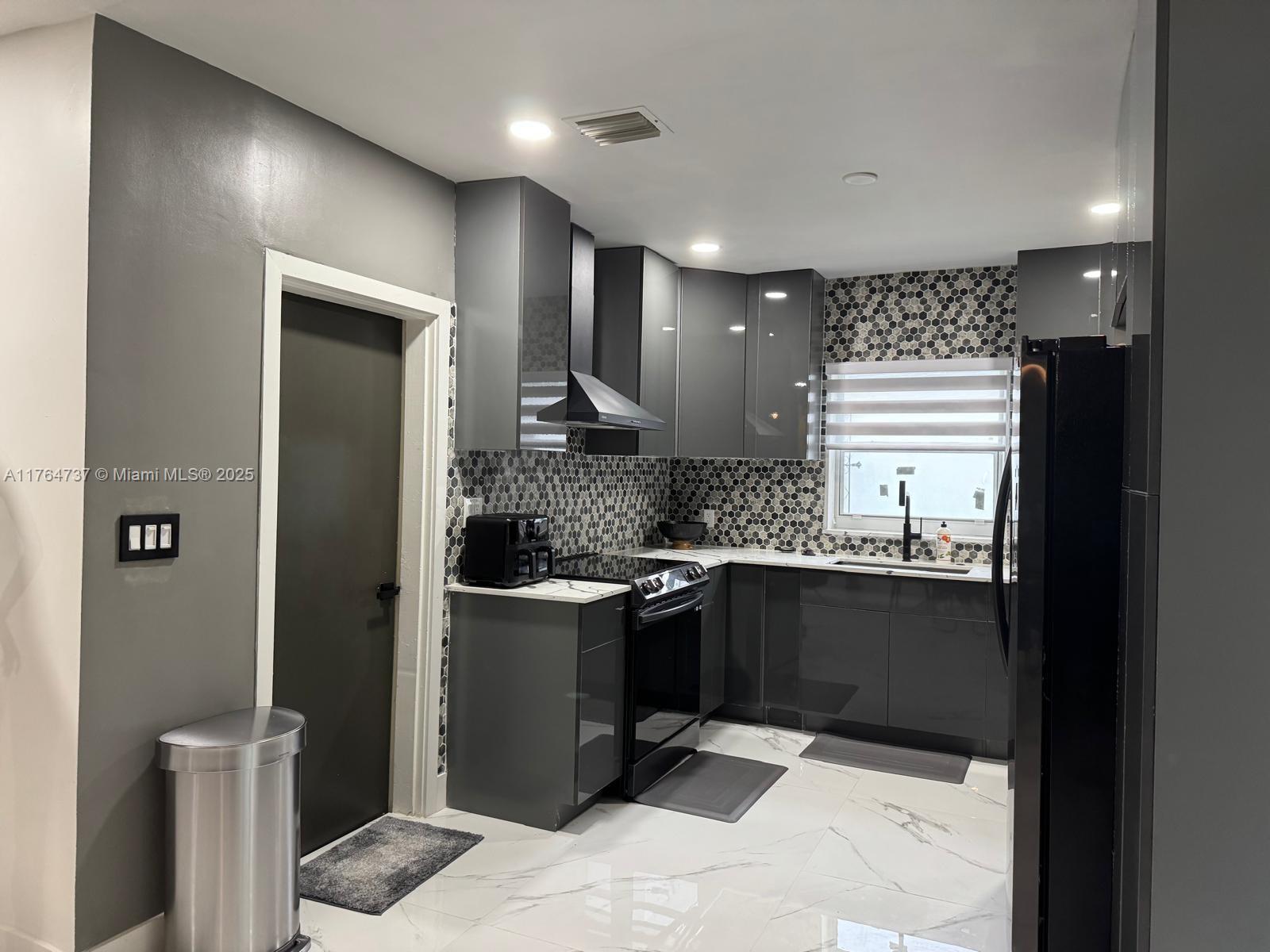 285 Nw 45th St, Miami, Broward County, Florida - 3 Bedrooms  
3 Bathrooms - 