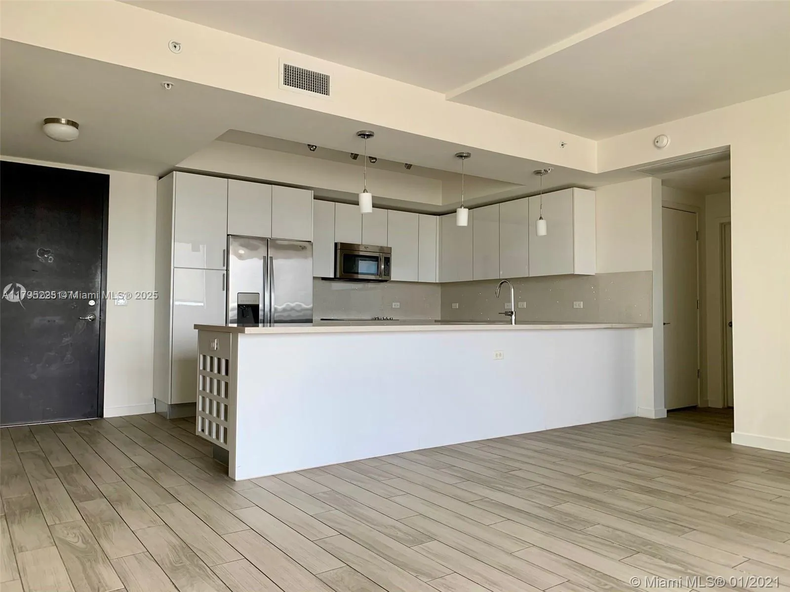 Miami, Florida 33130, United States, 2 Bedrooms Bedrooms, ,2 BathroomsBathrooms,Residential,Active,122110