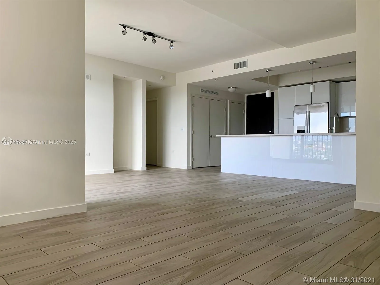 Miami, Florida 33130, United States, 2 Bedrooms Bedrooms, ,2 BathroomsBathrooms,Residential,Active,122110