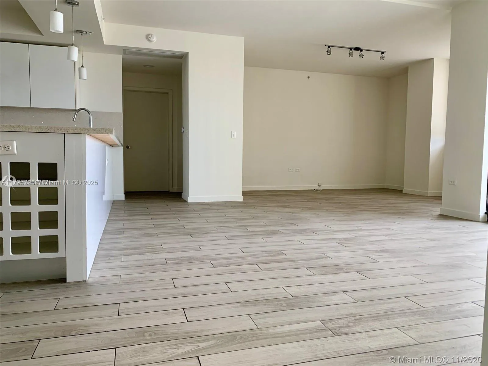 Miami, Florida 33130, United States, 2 Bedrooms Bedrooms, ,2 BathroomsBathrooms,Residential,Active,122110