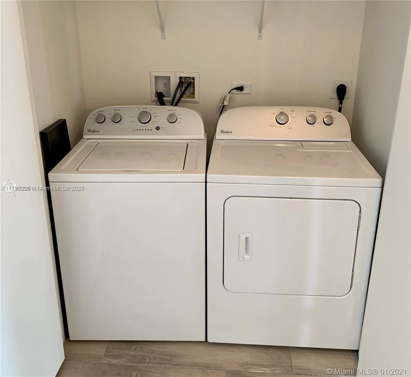 Miami, Florida 33130, United States, 2 Bedrooms Bedrooms, ,2 BathroomsBathrooms,Residential,Active,122110