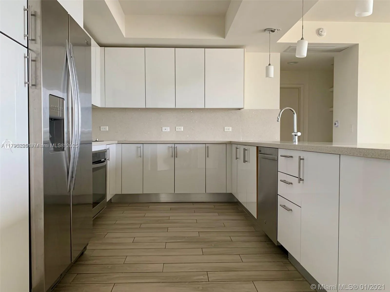 Miami, Florida 33130, United States, 2 Bedrooms Bedrooms, ,2 BathroomsBathrooms,Residential,Active,122110