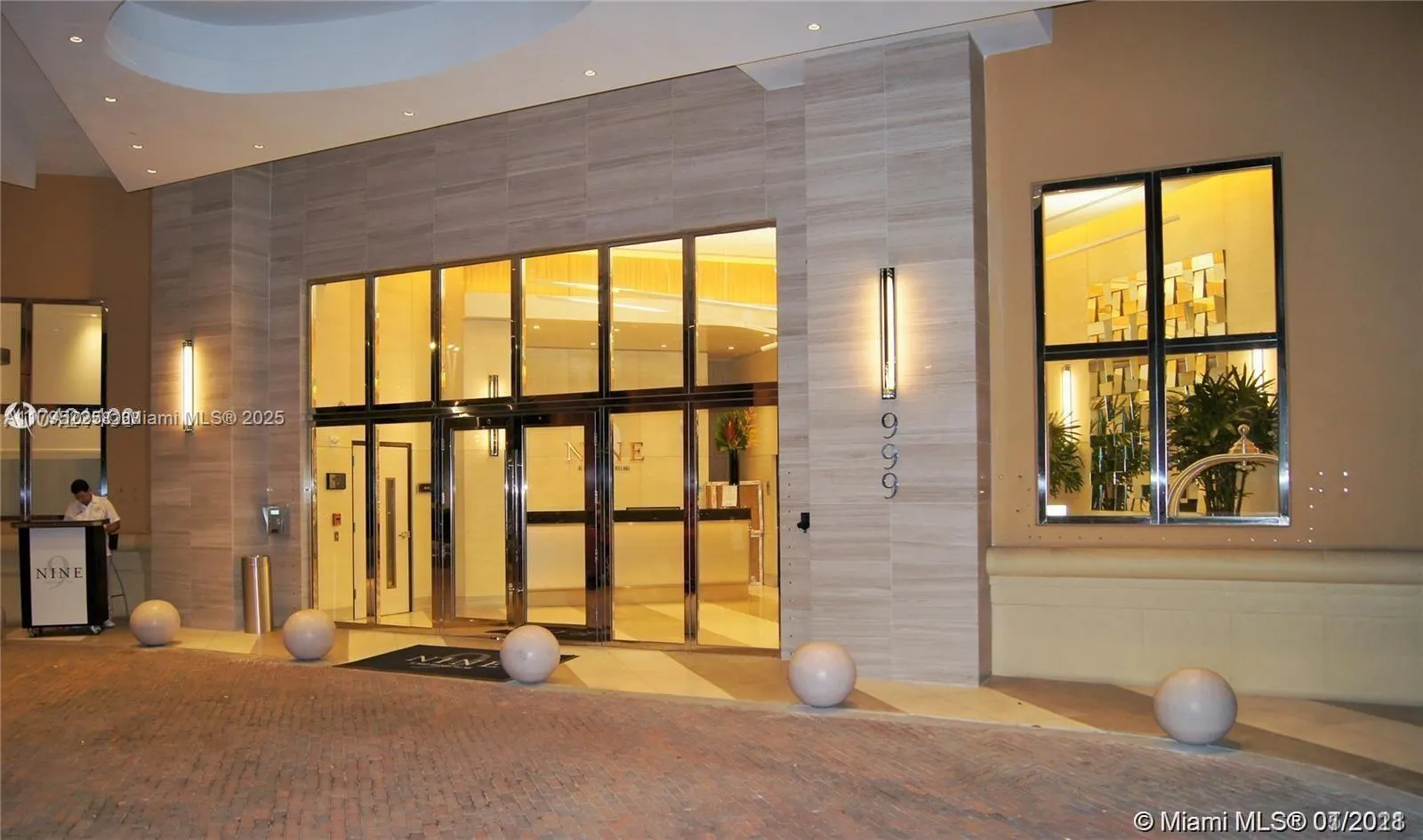 Miami, Florida 33130, United States, 2 Bedrooms Bedrooms, ,2 BathroomsBathrooms,Residential,Active,122110