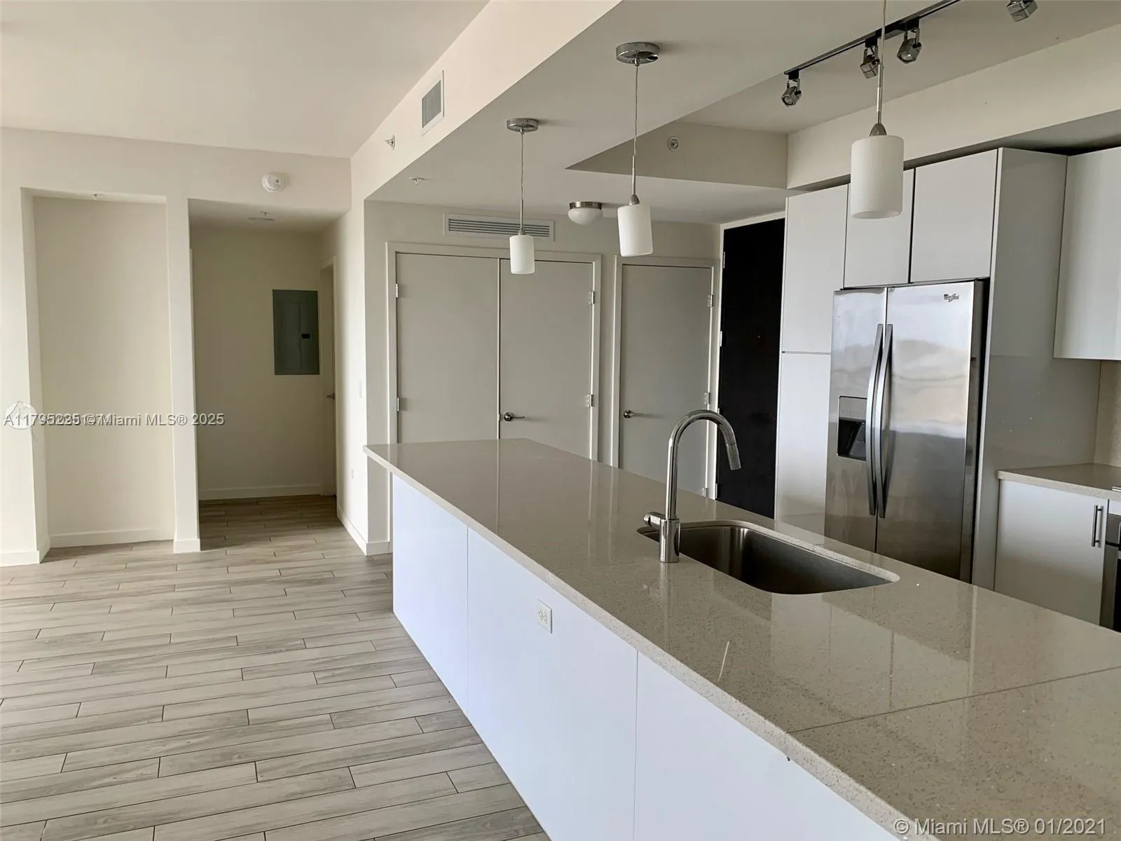 Miami, Florida 33130, United States, 2 Bedrooms Bedrooms, ,2 BathroomsBathrooms,Residential,Active,122110