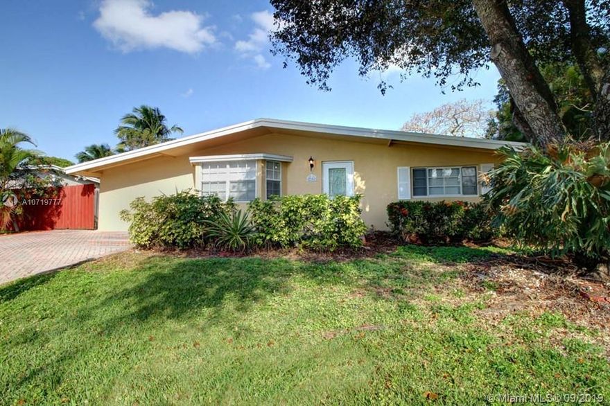 LARGE 4 BED 1 BATH HOME / TILE / FENCED YARD / SHED / 2 LARGE FAMILY ROOMS / 1 DAY APPROVAL / 
NEED 500 OR HIGHER CREDIT SCORE! / 1 MONTH FREE!!! TO TENANT.