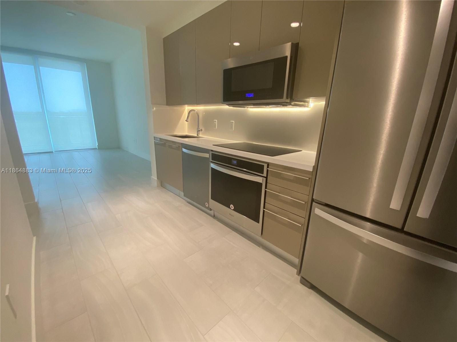 AMAZING unit at Metropica, brand new building, unit with shades and blackouts, cabinets, Cozi 1 Bed + 1 bath,
ready to move in. Residence are designed by world-class Studio Yoo, European style cabinetry, white quartz
counter top, porcelain tile floor and hansghrohe fixtures are among many premium features found in every unit.
Resort-inspired amenities include state-of-the-art gym, spa, sauna & steam room, business center, kid's room,
party room, club room, guest suite, infinity edge pool, elevated jacuzzi, BBQ area, 2 tennis court and 24h security
& valet.