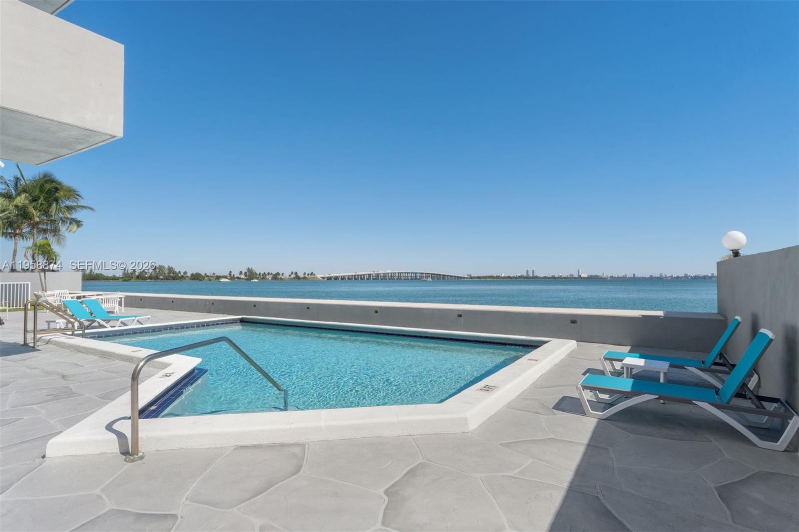 BAYVIEW TOWER CONDO - Residential