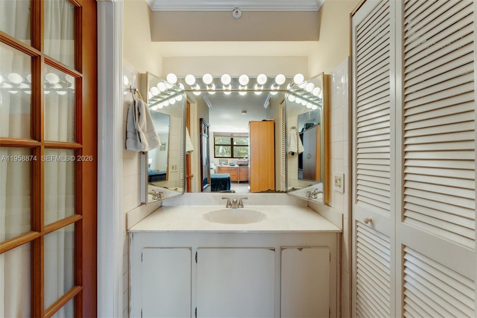 BAYVIEW TOWER CONDO - Residential