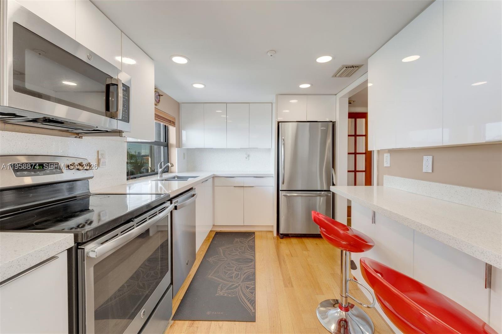 BAYVIEW TOWER CONDO - Residential