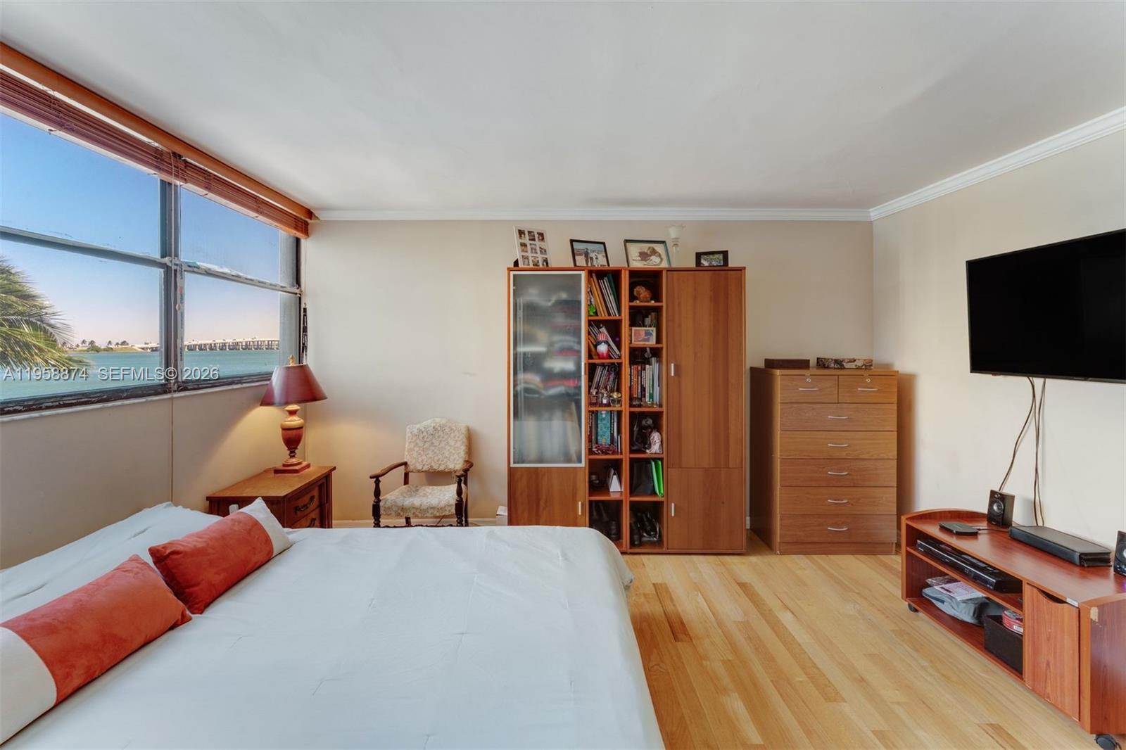 BAYVIEW TOWER CONDO - Residential