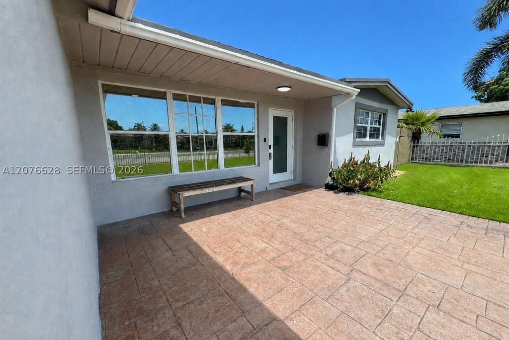 Photo of 6511 Park St, Hollywood, FL 33024 (MLS # A12076628)