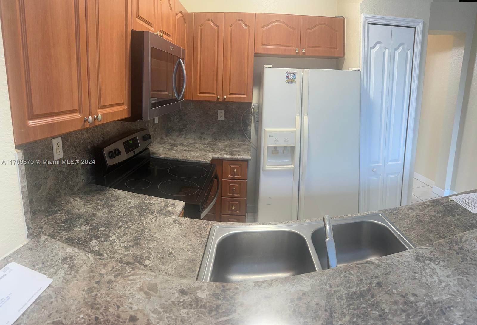 SHOMA HOMES AT COUNTRY CL - Residential Lease