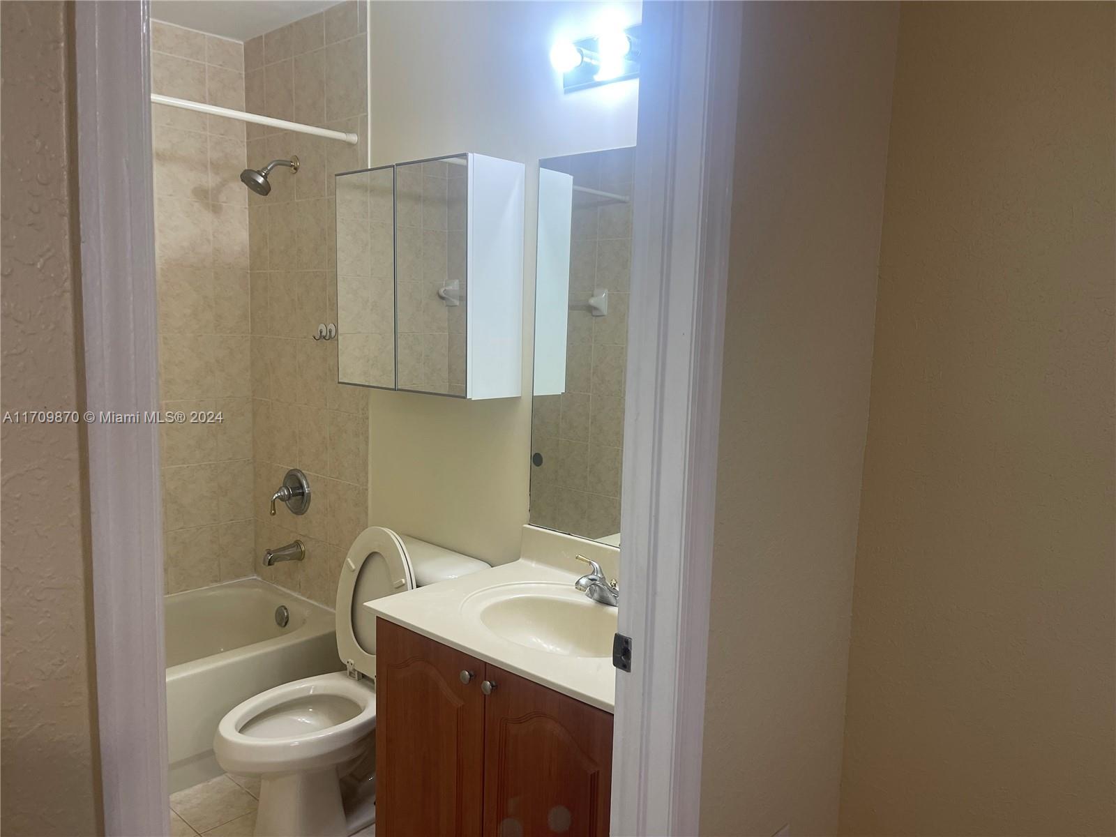 SHOMA HOMES AT COUNTRY CL - Residential Lease