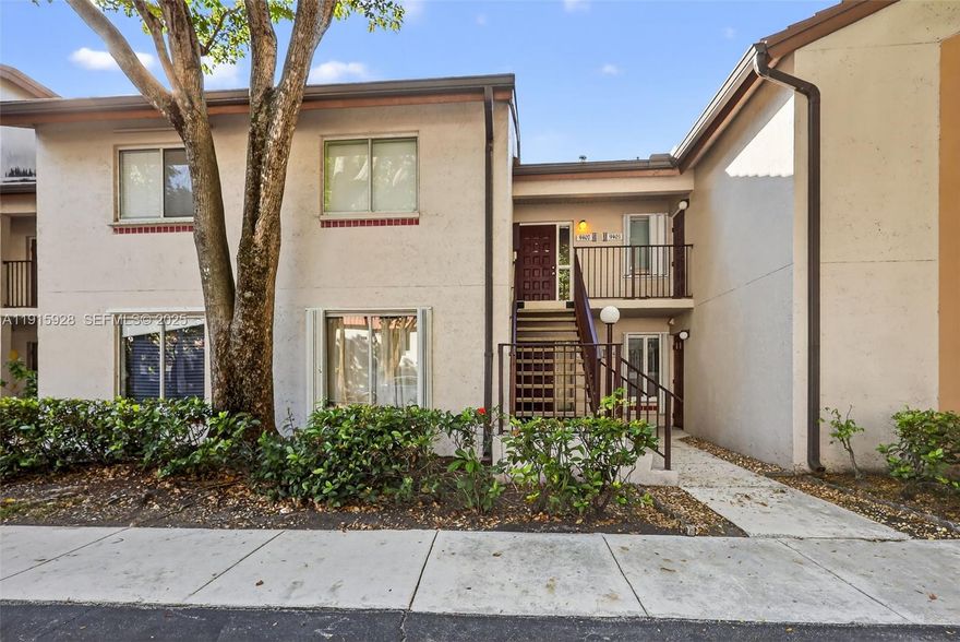 Desirable 1BD/1BA unit in a prime location! Conveniently situated near restaurants, the Turnpike, Miami Dade College, and Baptist Hospital West. The community offers two pools, a spa, fitness center, volleyball and tennis courts, a dog park, and walking paths.

This unit includes 24-hour security, one assigned parking space, and ample guest parking. Association dues include water, insurance, maintenance, landscaping, and roof coverage.