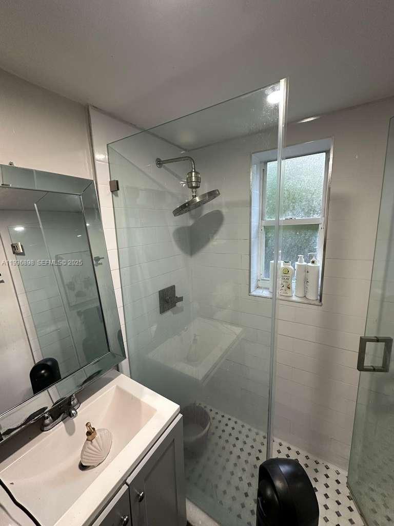 10070 E Bay Harbor Dr 70B