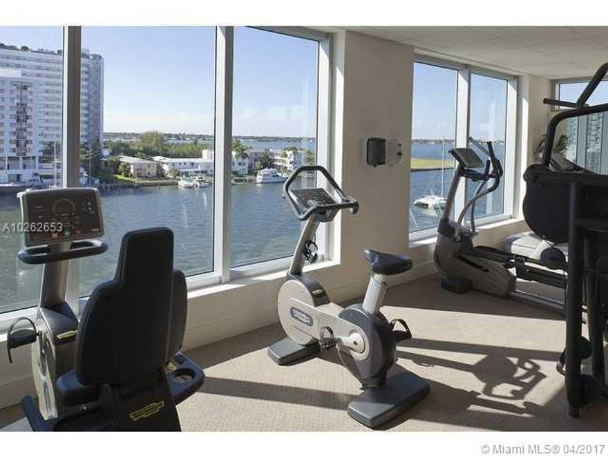 Spacious 2/2 at this great building. Stainless Steel Appliances and lots of closets space. Building has all the amenities.