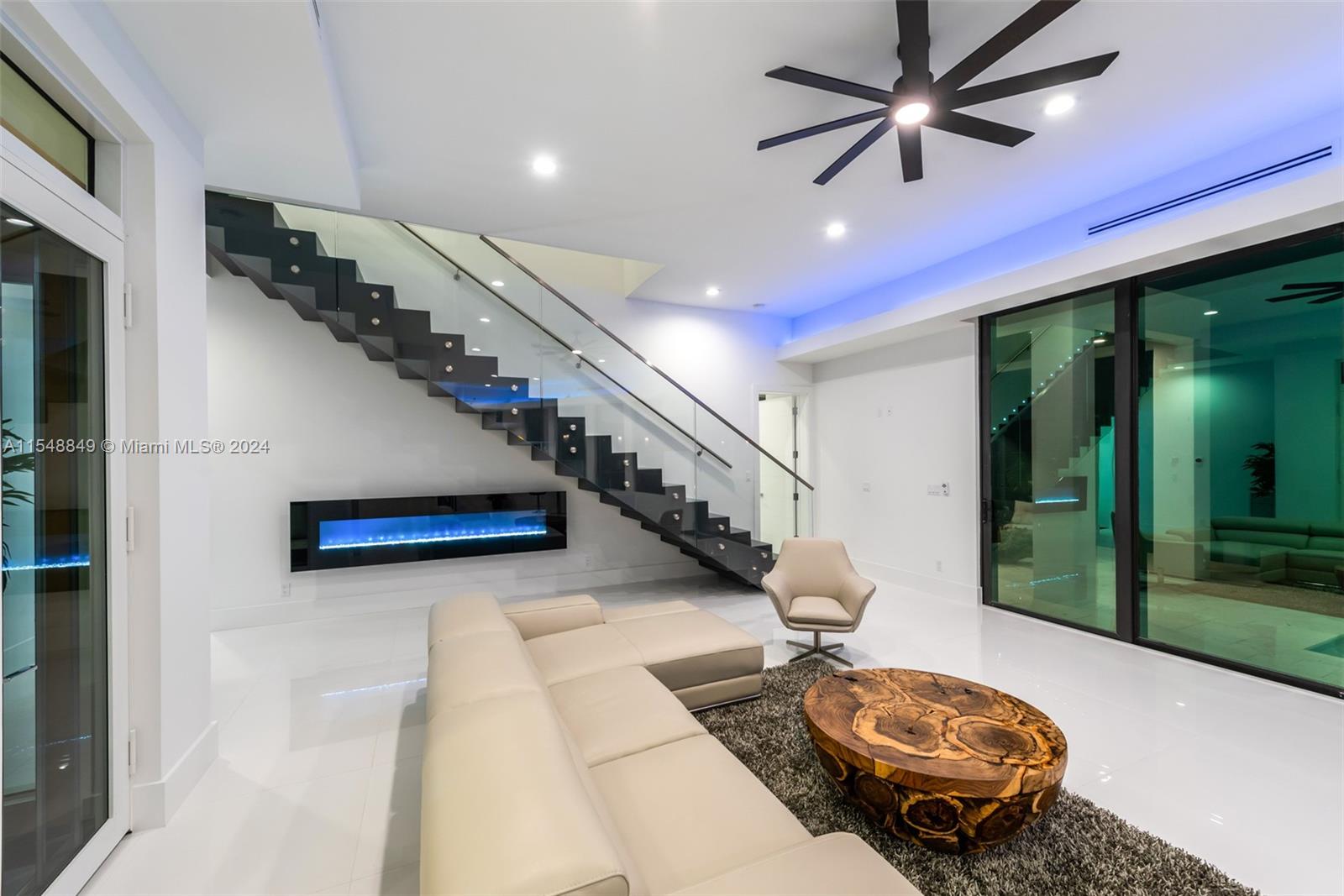 CORAL KEY VILLAS 2ND SEC - Residential