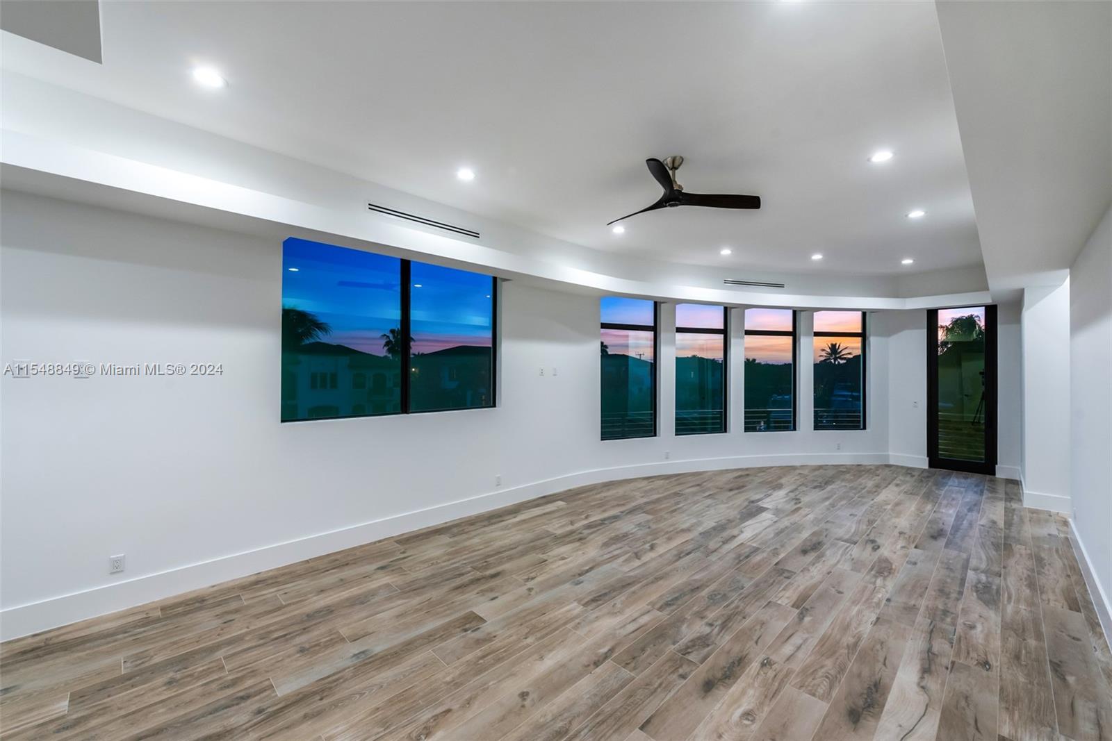 CORAL KEY VILLAS 2ND SEC - Residential