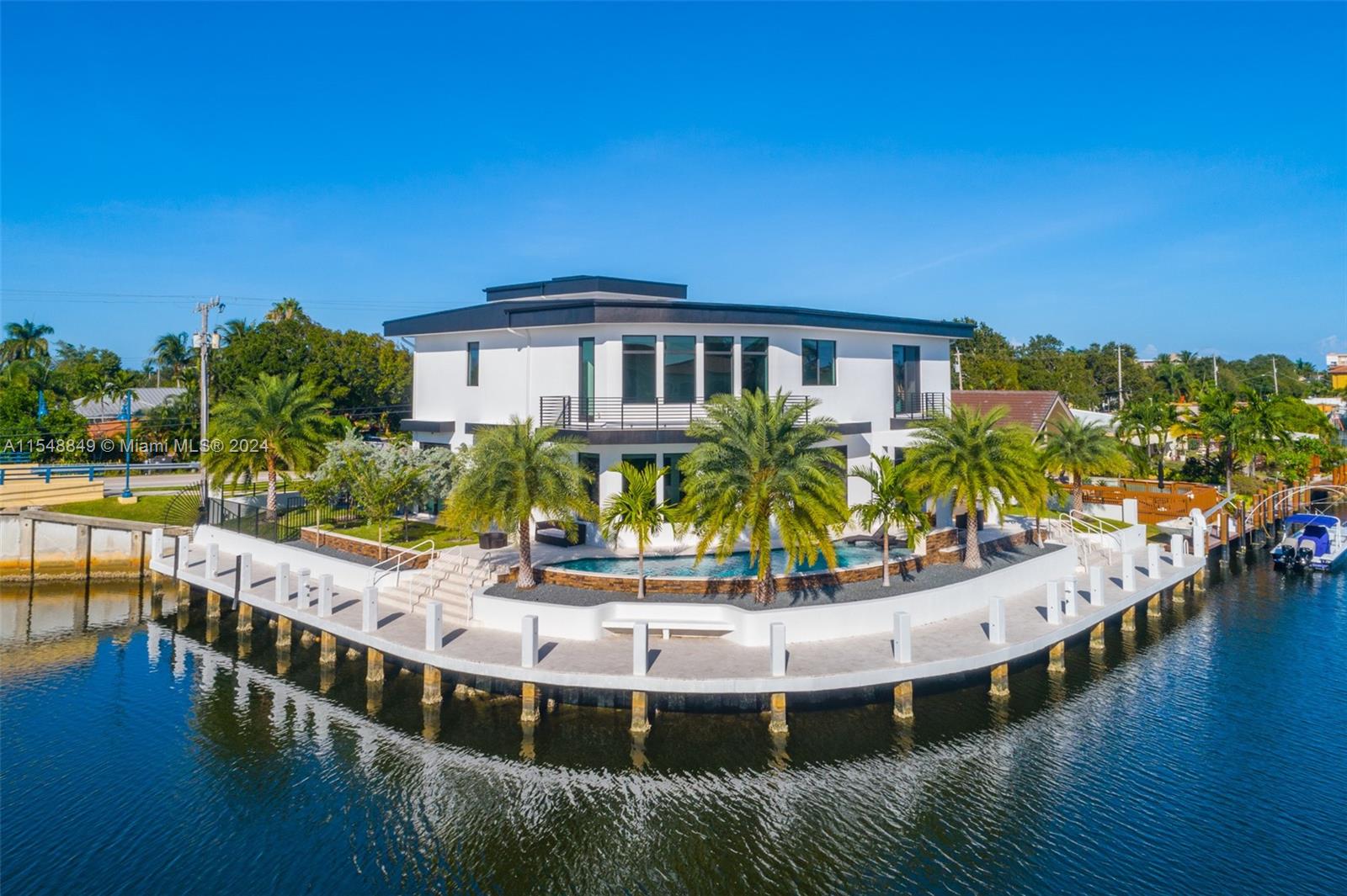 CORAL KEY VILLAS 2ND SEC - Residential