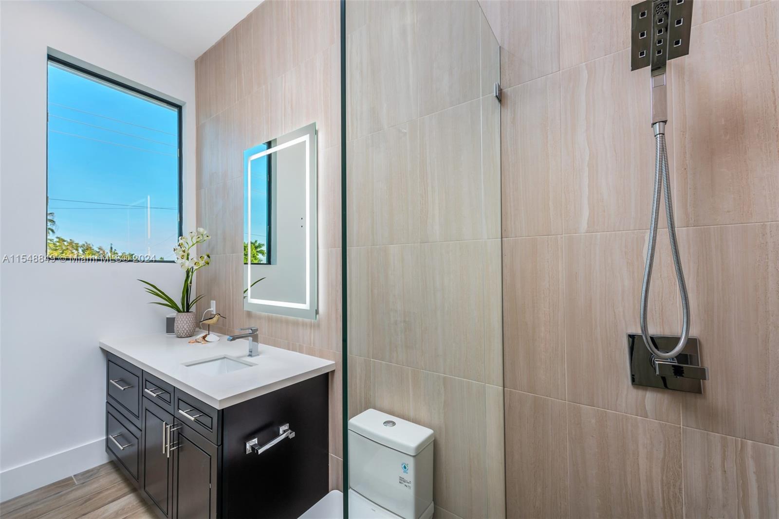 CORAL KEY VILLAS 2ND SEC - Residential