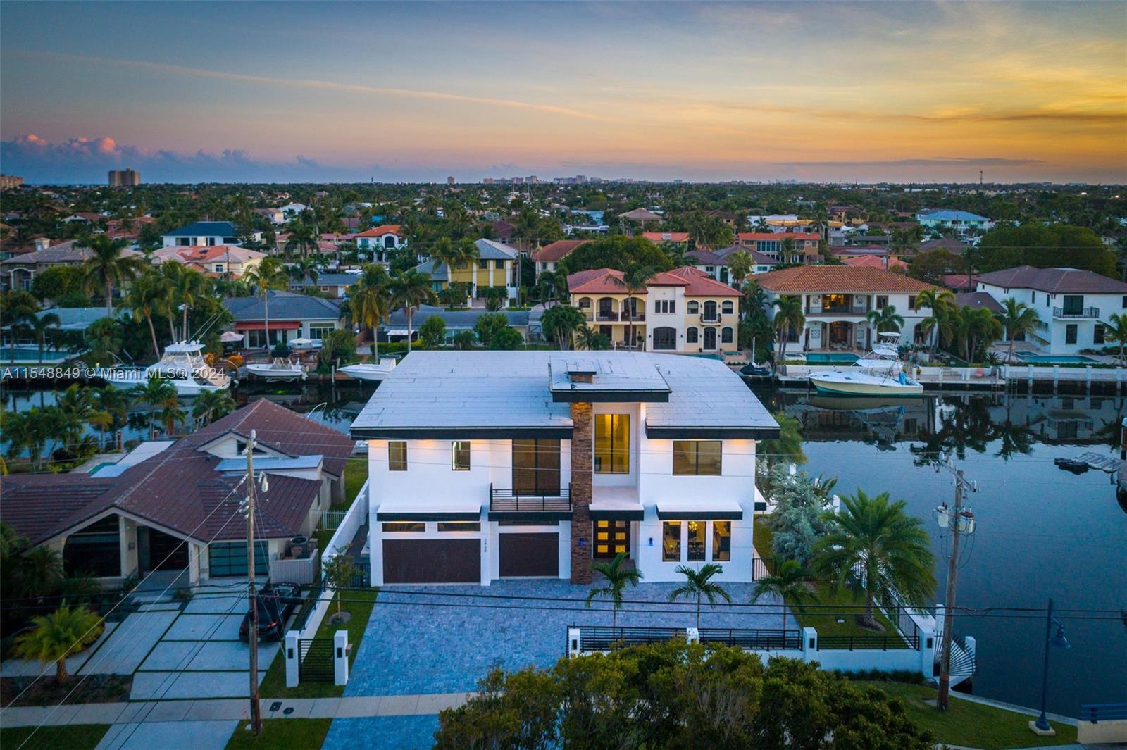 CORAL KEY VILLAS 2ND SEC - Residential