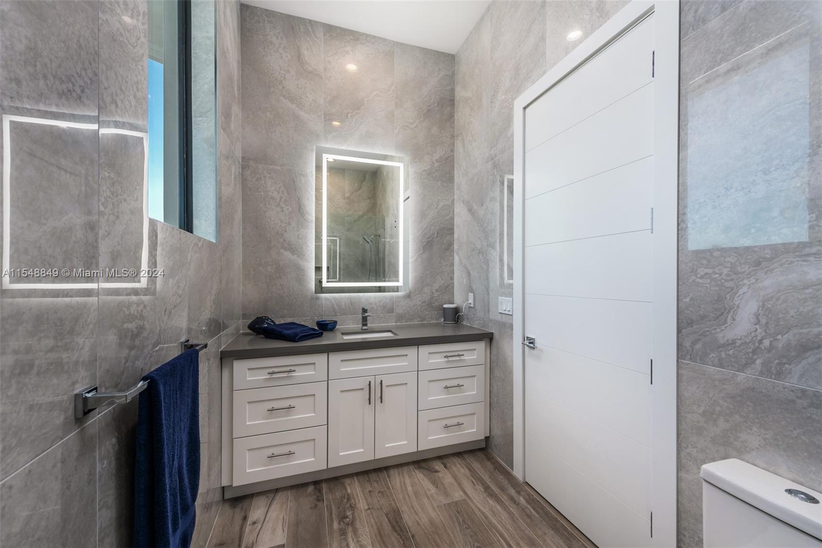 CORAL KEY VILLAS 2ND SEC - Residential