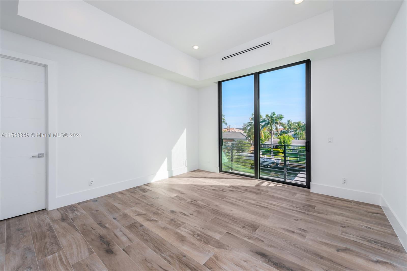 CORAL KEY VILLAS 2ND SEC - Residential