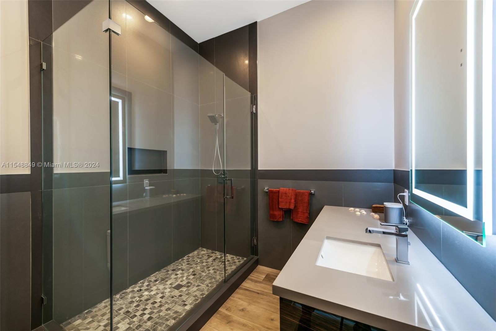 CORAL KEY VILLAS 2ND SEC - Residential