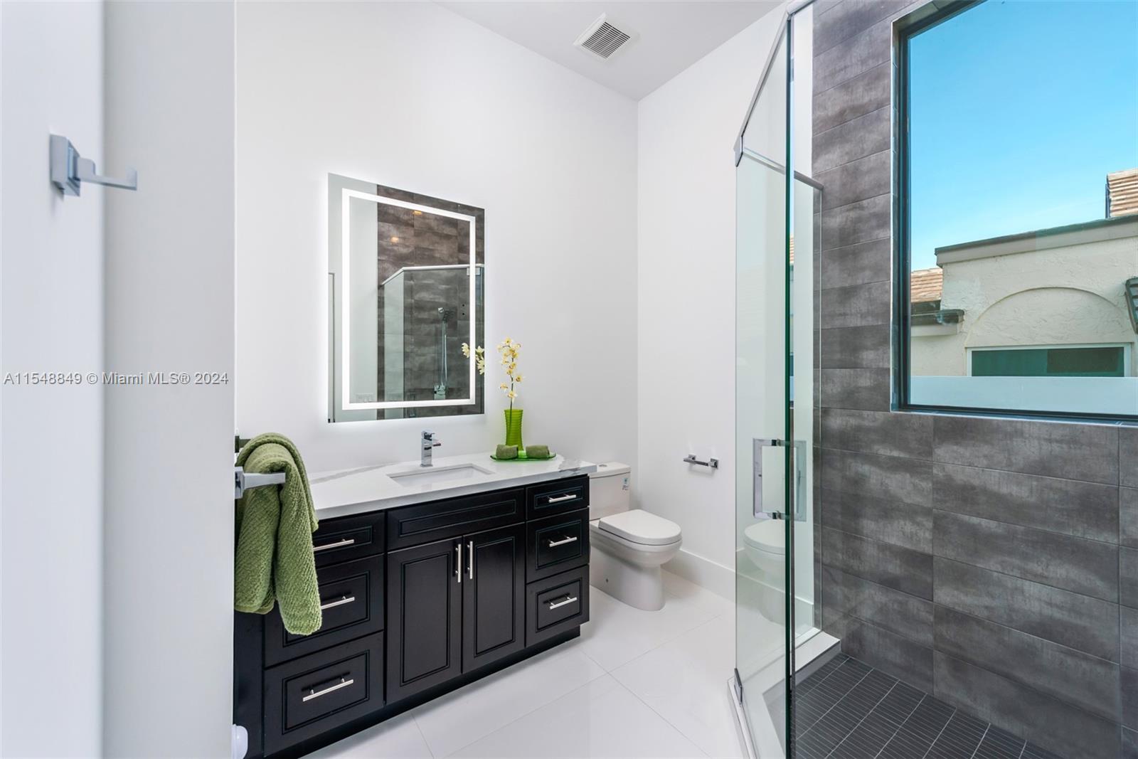 CORAL KEY VILLAS 2ND SEC - Residential