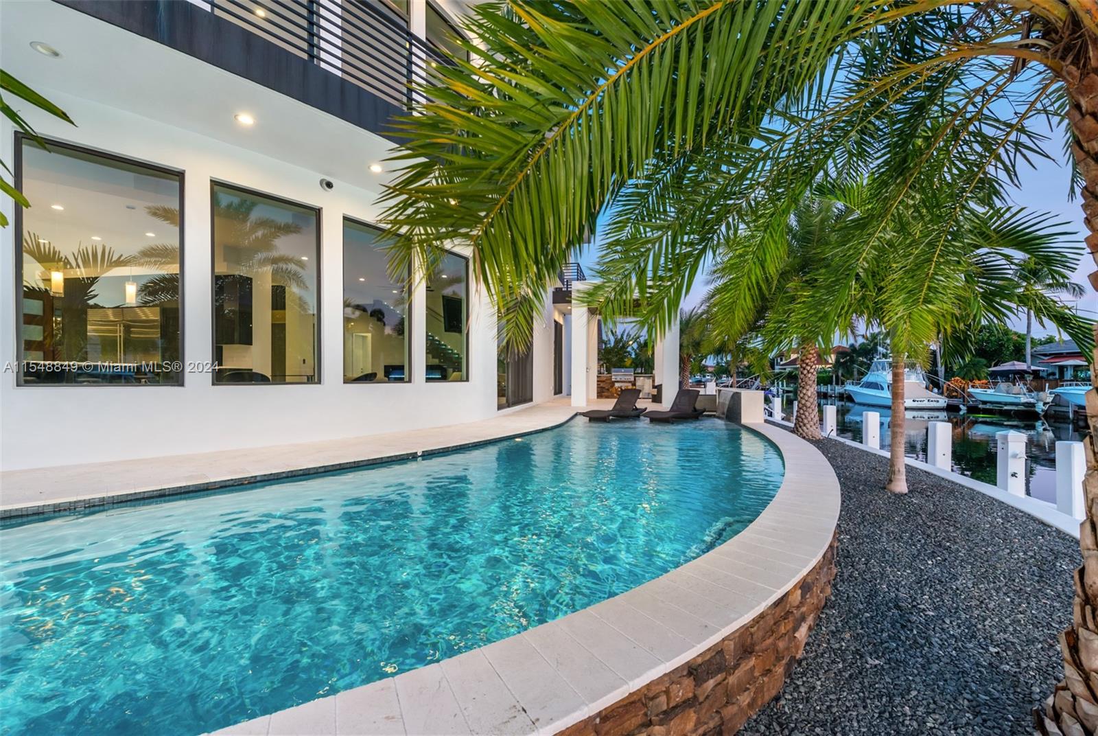 CORAL KEY VILLAS 2ND SEC - Residential