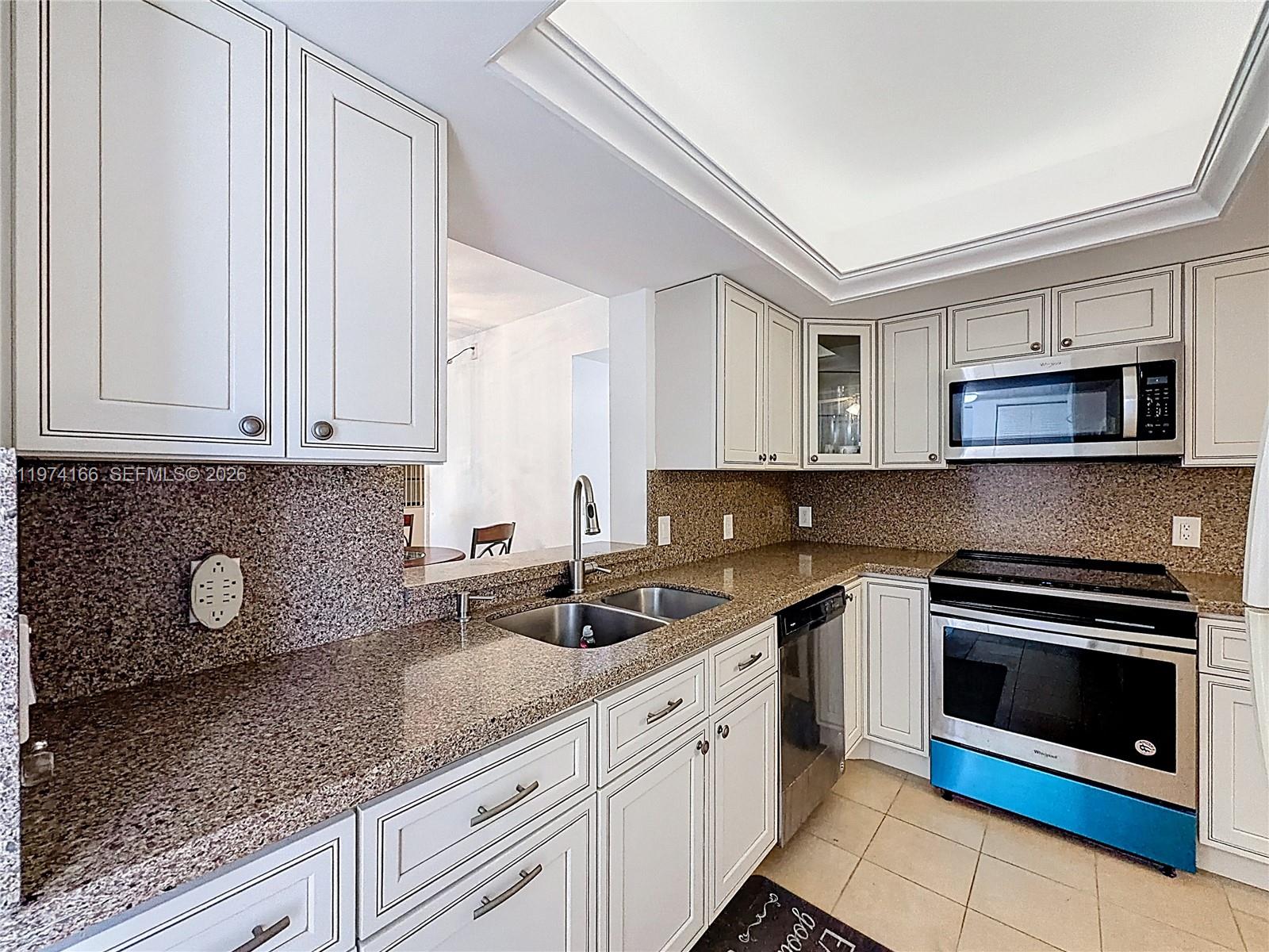 32 OF PALM SPRINGS 3 COND - Residential