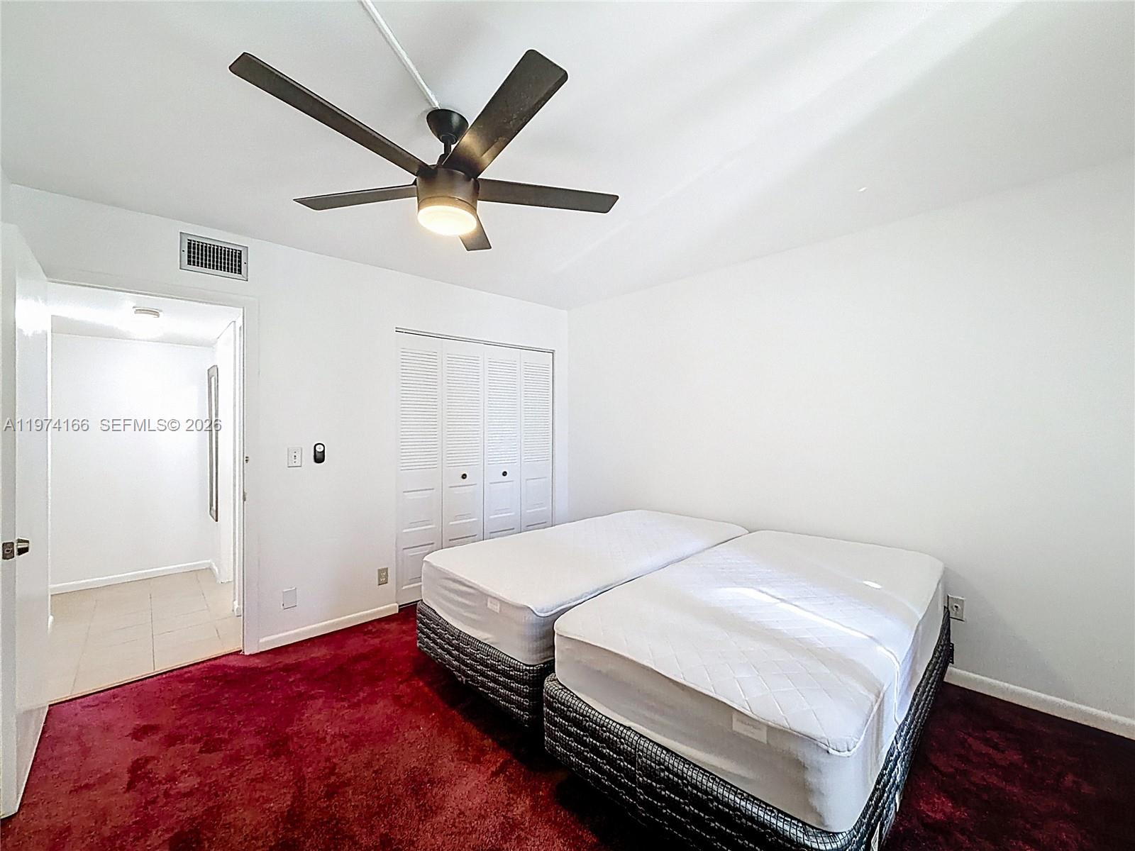 32 OF PALM SPRINGS 3 COND - Residential