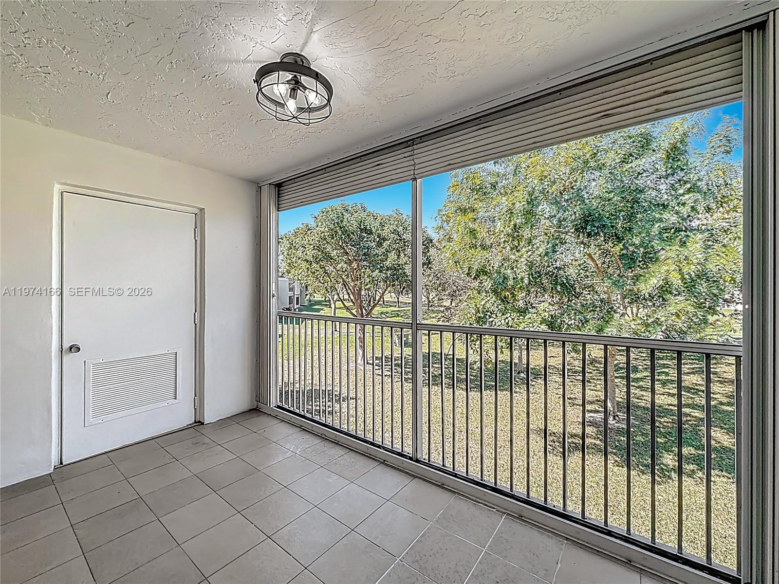 32 OF PALM SPRINGS 3 COND - Residential