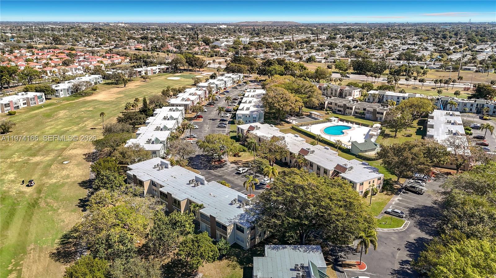 32 OF PALM SPRINGS 3 COND - Residential