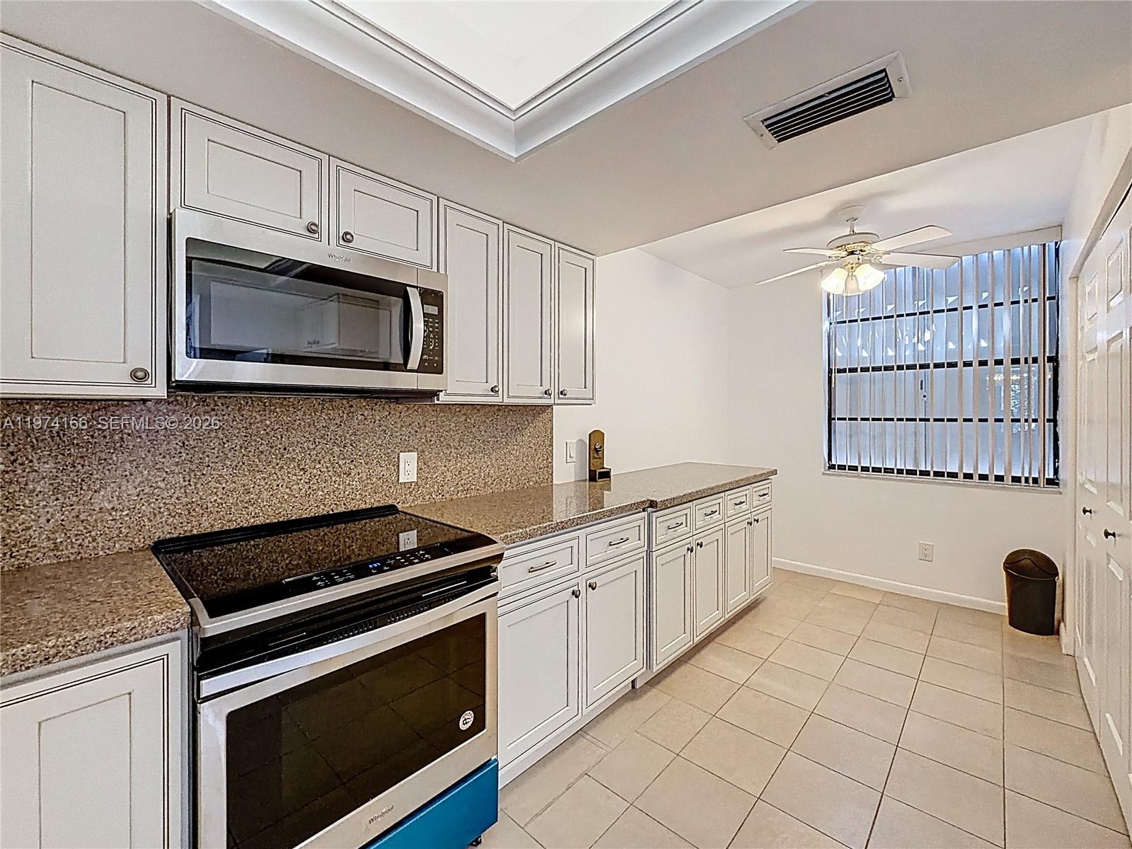 32 OF PALM SPRINGS 3 COND - Residential