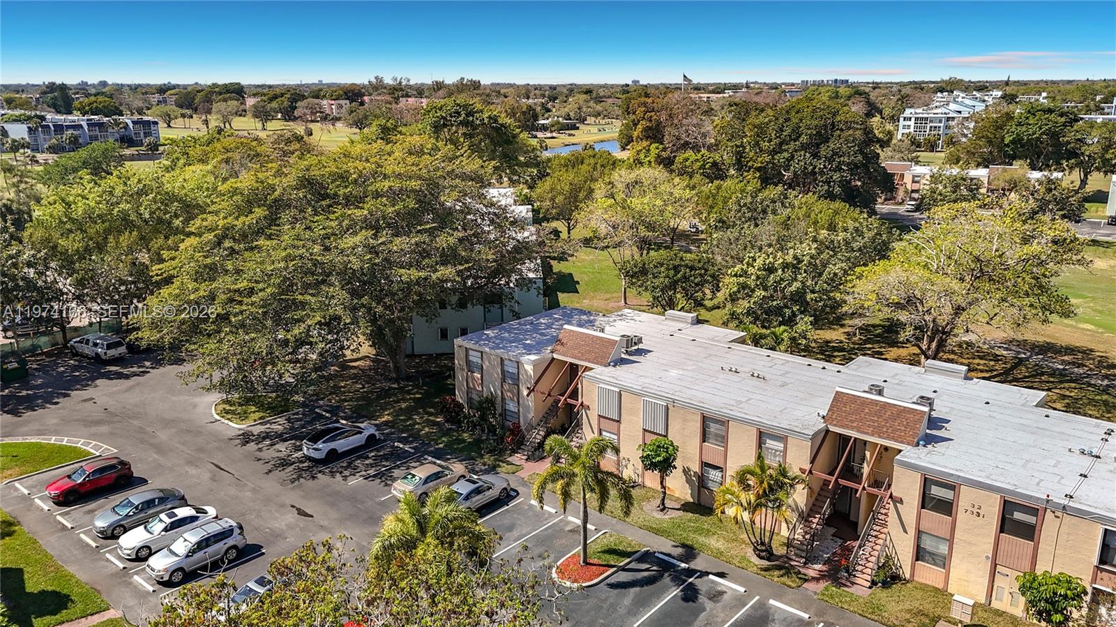 32 OF PALM SPRINGS 3 COND - Residential